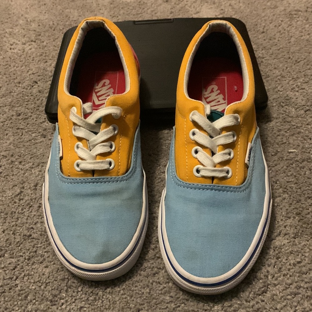 Vans - Picture 3 of 6